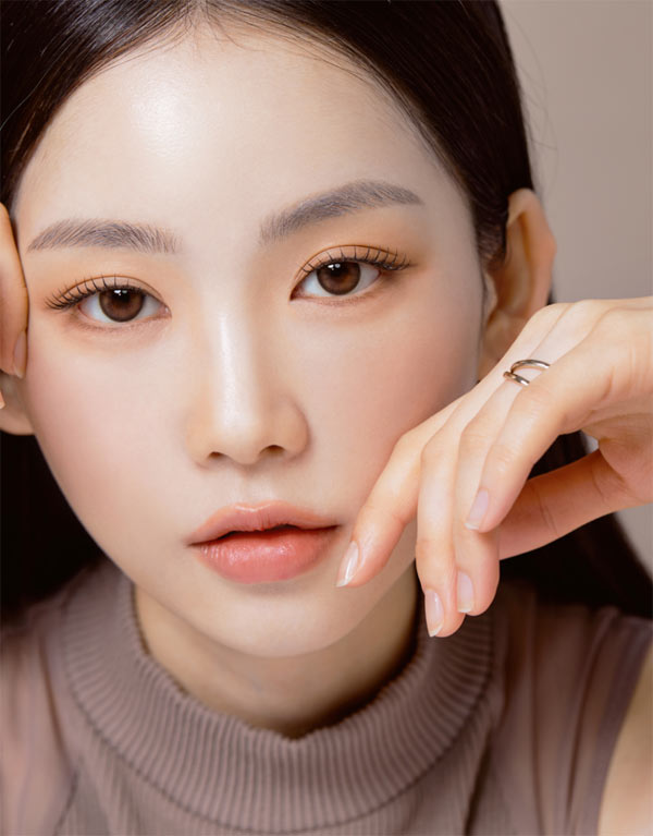 
やさしい印象のハニーシュガ ブラウンカラコン