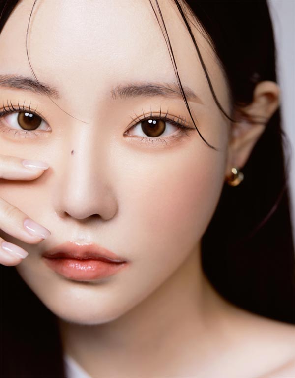 
落ち着いた色味のムーヴ アッシュブラウンカラコン