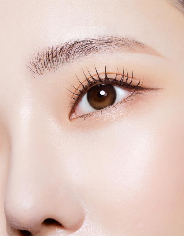 
自然な印象に仕上がるムーヴ アッシュブラウンカラコン