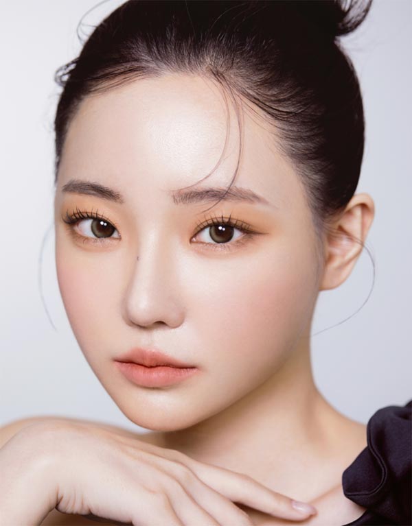 
ムーヴ アッシュグレーカラーのカラコン アンチブルー