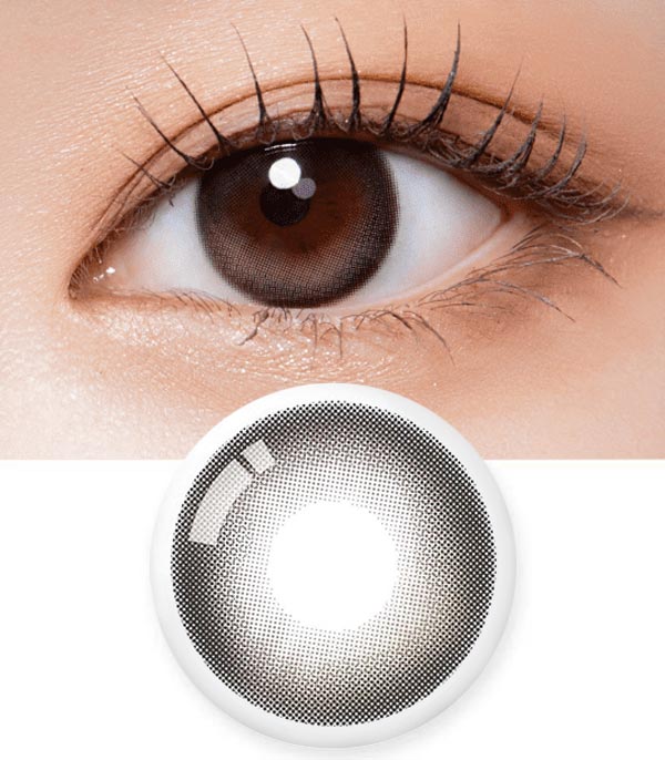 
くすみ感のあるアッシュグレーカラーのカラコン
