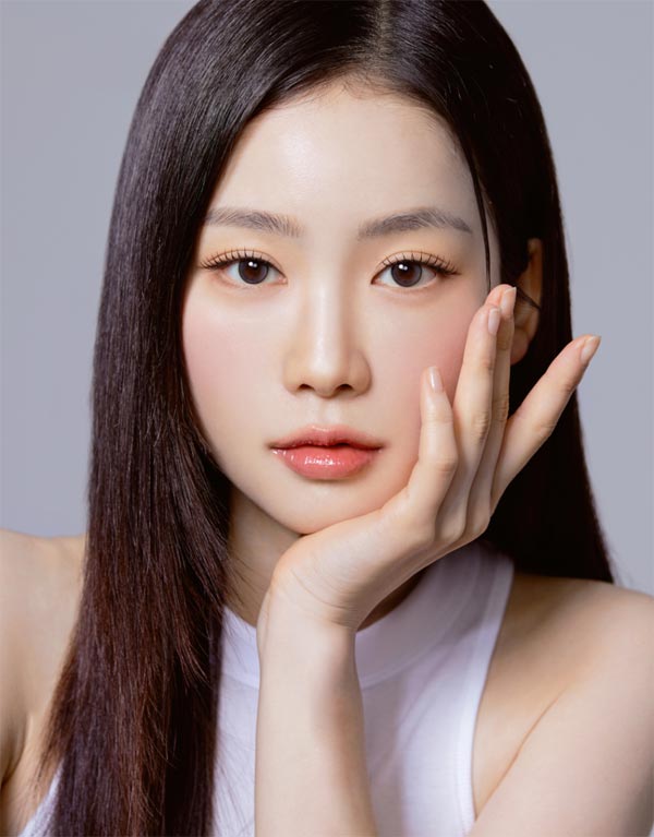 
ラテ グレーカラーのカラコン アンチブルー