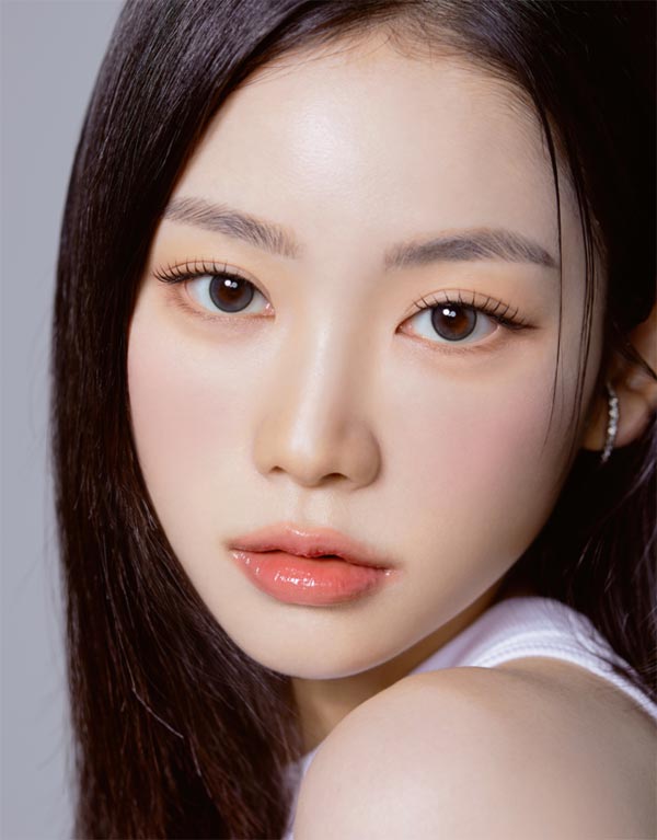 
ミルキーな色味が特徴のラテ グレーカラコン アンチブルー