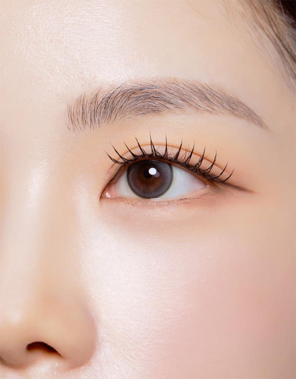 
やさしい発色のラテ グレーカラコン