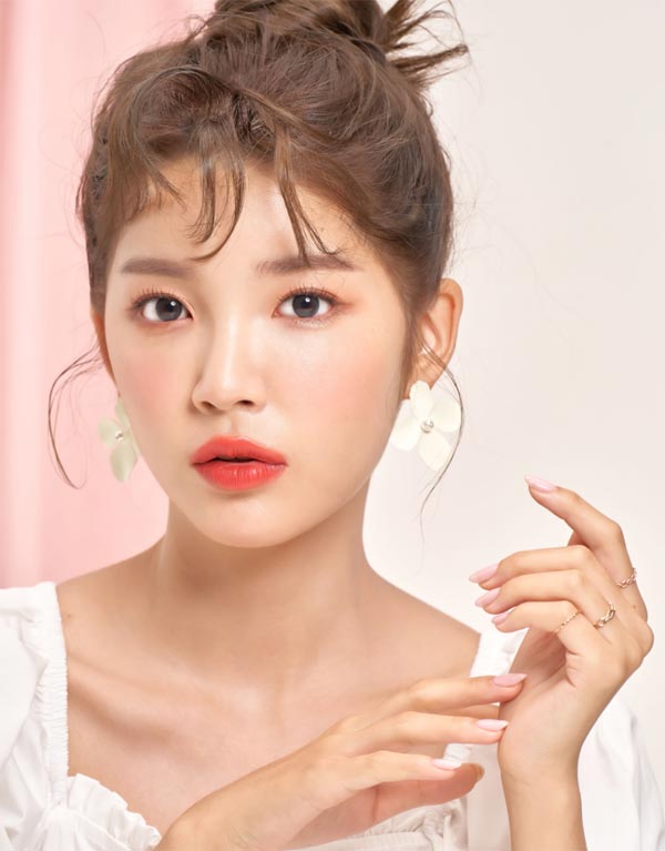 
シャープな目元を演出するカラーポップ グレーカラコン