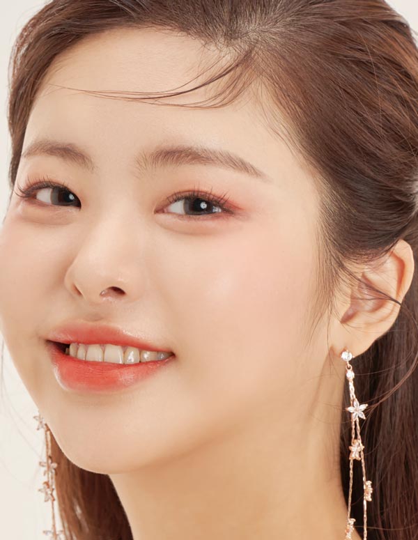 
存在感のあるグレー発色のカラーポップ グレーカラコン アンチブルー